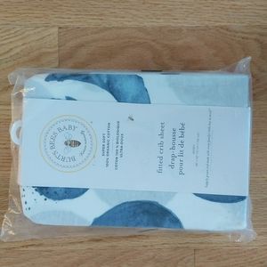 Burt's Bees 100% Organic Fitted crib sheet (Hello Moon in Indigo)